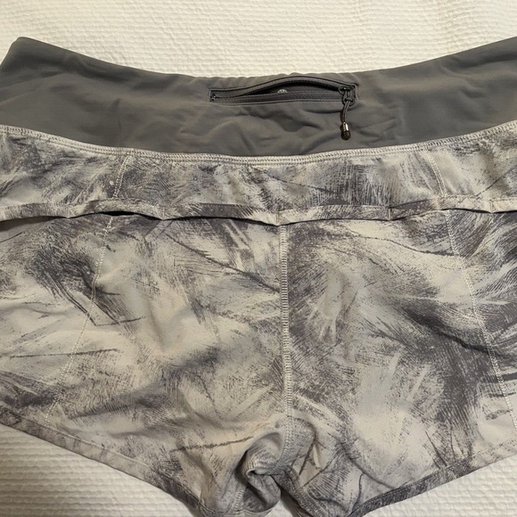 Lululemon run swiftly shorts size 8 - Picture 3 of 3